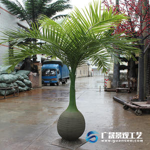 невелика штучна пальма індивідуального розміру для внутрішнього декору