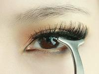 How to put on false eyelashes to look better? Follow me