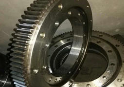 Derusting method and repair and maintenance of slewing bearing