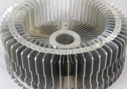 Led šviesos radiatorius ir skirtinga pelekų struktūra su skirtingu našumuLed šviesos radiatorius ir skirtinga pelekų struktūra su skirtingu našumu