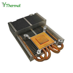 Computer CPU con dissipatore di calore attivo con aletta con cerniera in alluminioComputer CPU con dissipatore di calore attivo con aletta con cerniera in alluminio