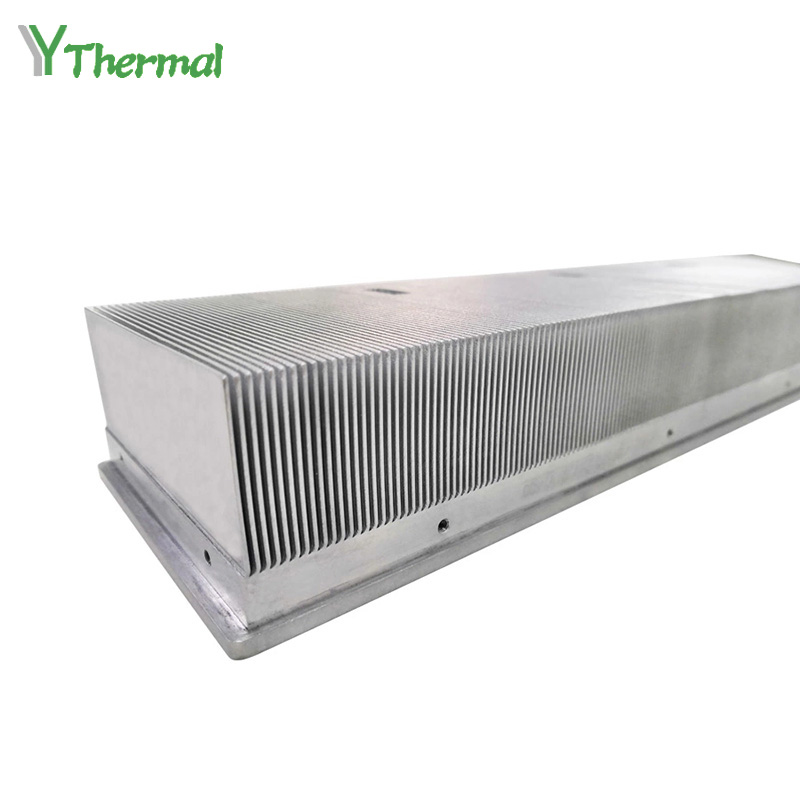 Aluminiowy radiator z żebrami frezowanymi CNC