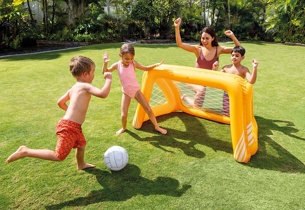 Фудбалска игра играчки со топка на надувување базен