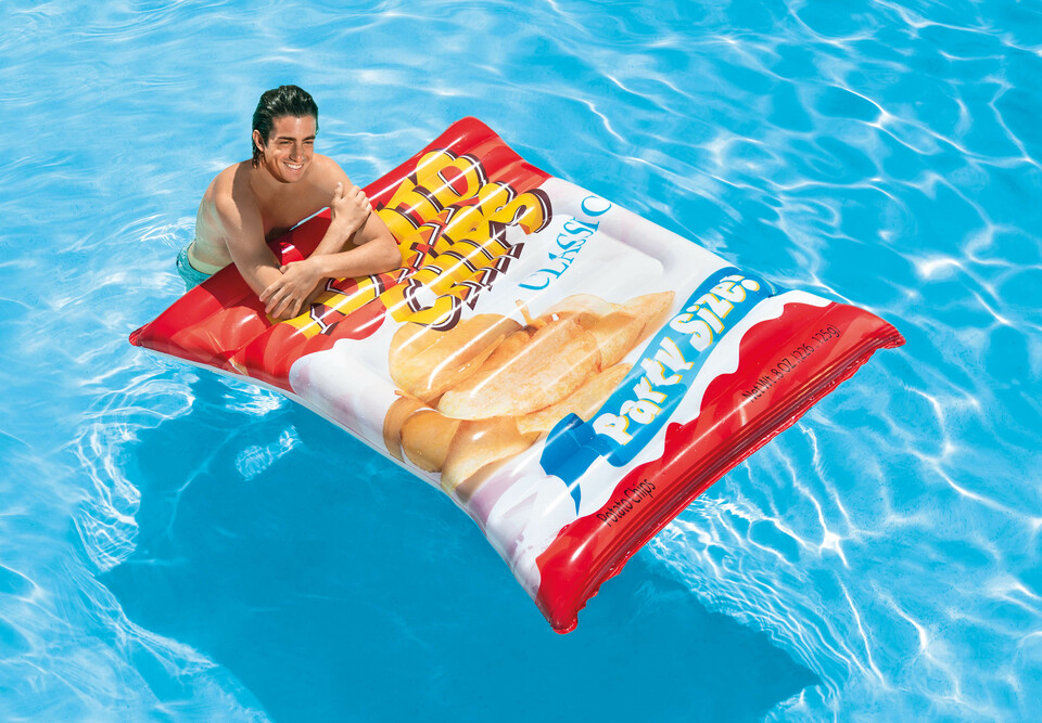 Пливачки базен на надувување со храна