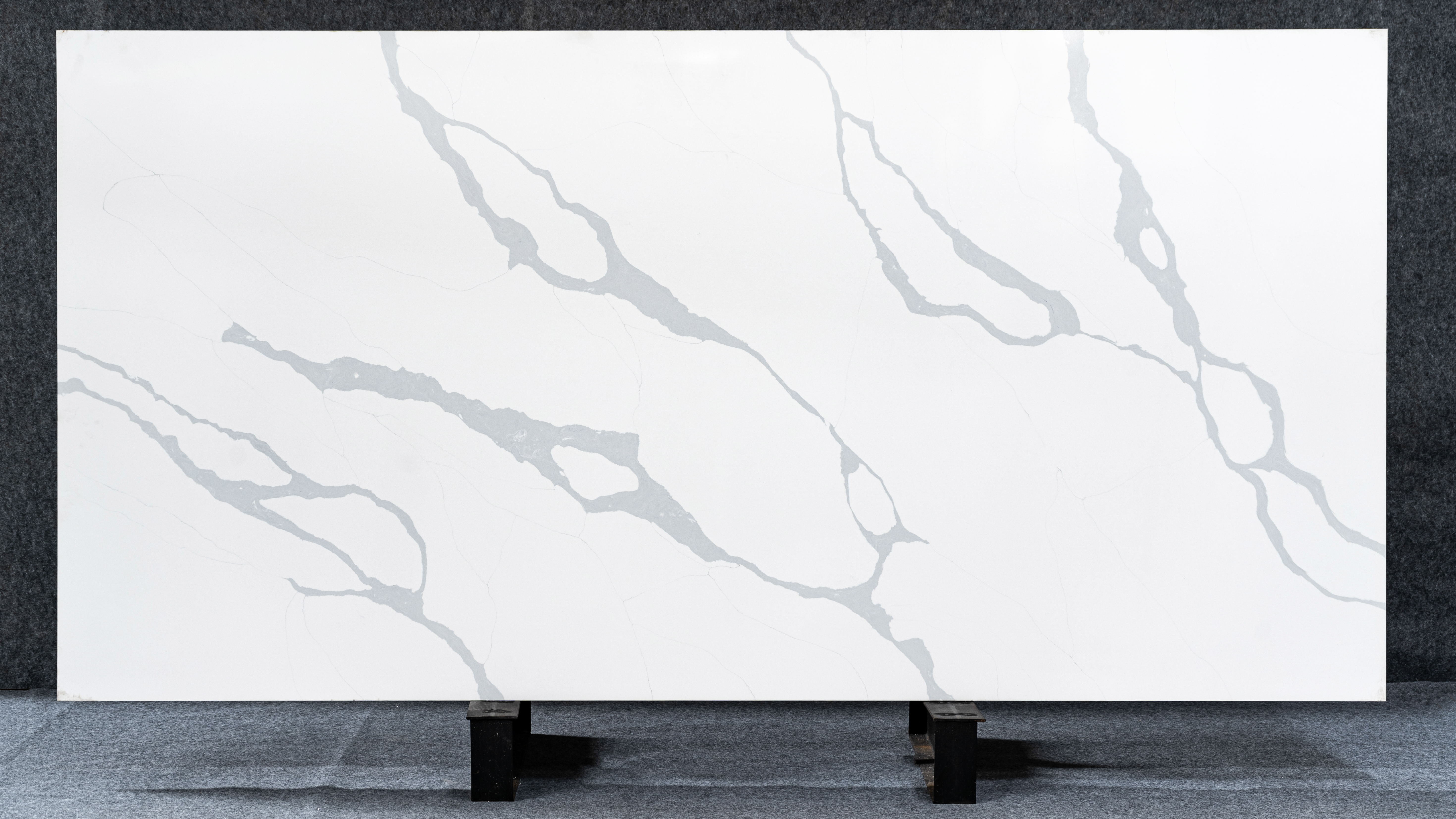 Popular polished quartz stone slabs for kitchen countertops