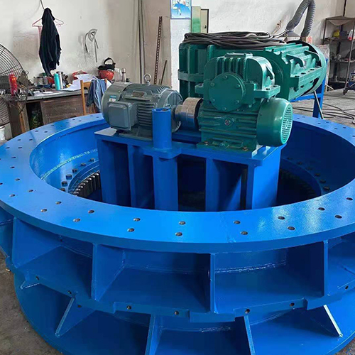 Stroj na odlévání olověných anodových kotoučů o hmotnosti 120 kg
