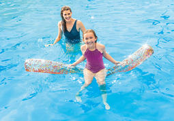 Deck chair swimming pool floats bring you a different swimming pleasure