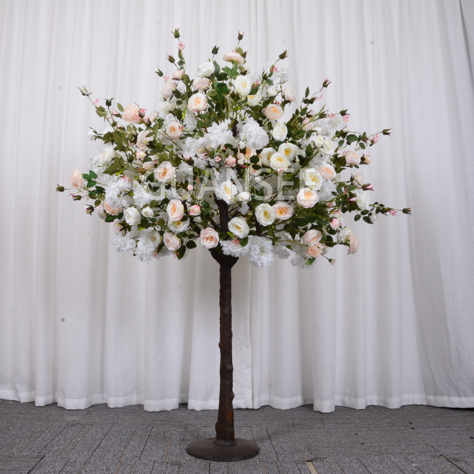 人工牡丹の花の木と桜の花を混ぜた結婚式のセンターピースイベントパーティーの装飾