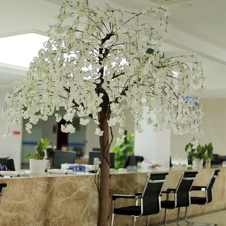  Вручення штучних весільних квітів на вишневому дереві 
