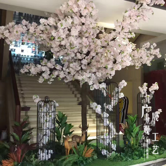  ウェディング ショップの装飾にピンクの人工屋内桜の木をおすすめします 