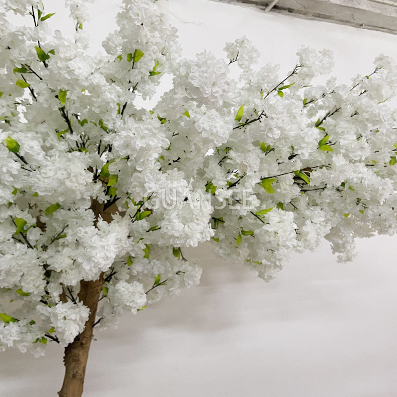 2,5 m hohe, individuelle künstliche Sakura-Zweige, weiße Blumen, Kirschblütenbäume für Bogen-Hochzeitsdekoration 