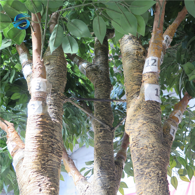  Umjetno stablo banyan ficusa u saksiji 