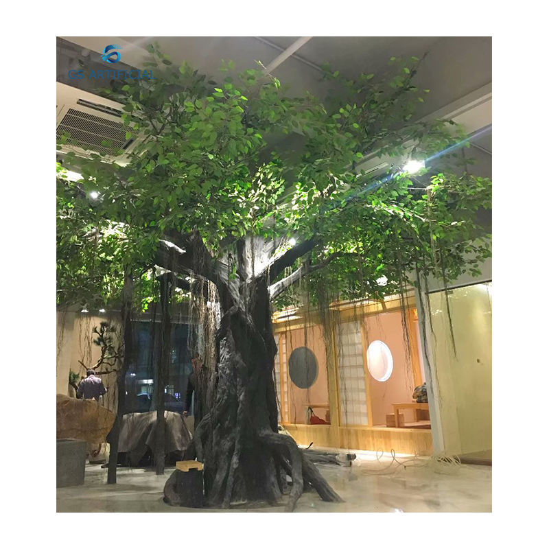 Künstlicher Ficusbaum für die Dekoration im Freien