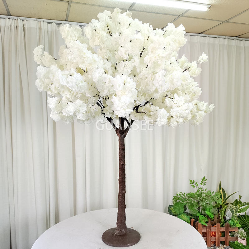 5 стапки бело Пластично дрво Центри за свадба во затворено дрво со цвет од цреша