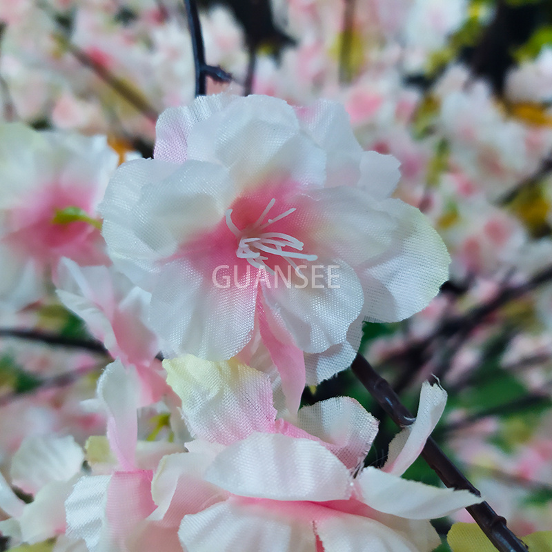  5 πόδια λευκό Πλαστικό δέντρο Κέντρα γάμου για εσωτερικούς χώρους με άνθη κερασιάς 