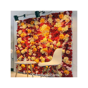 Шовкова стіна зі штучних квітів