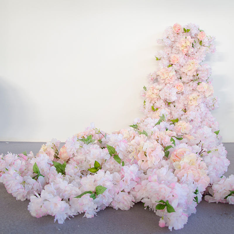 شادی کی سجاوٹ کے لیے سفید پھولوں کے رنرز پھولوں کی قطاریں مصنوعی پھول میز رنر