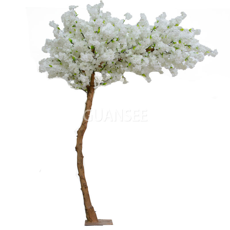 สูง 2.5 เมตรกิ่งซากุระปลอมที่กำหนดเองดอกไม้สีขาวต้นซากุระสำหรับตกแต่งงานแต่งงาน