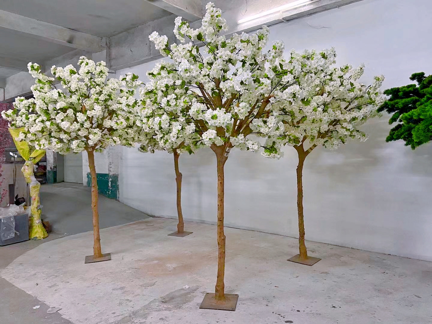 Small Wood Trunk Indoor Artificial White Cherry Blossom Tree for Wedding Both Sides Road Guide Decoration
