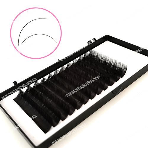 What are the characteristics of classic eyelashes