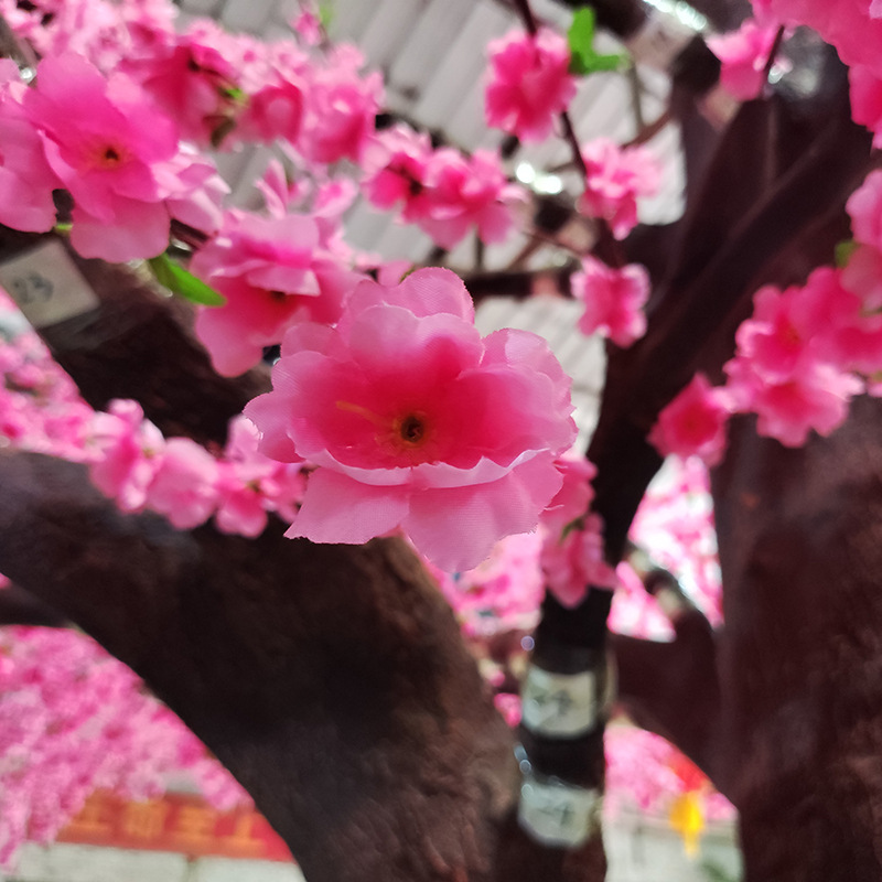 Large scale simulated peach tree made of fiberglass artificial cherry tree decorated with trees in shopping malls and scenic areas