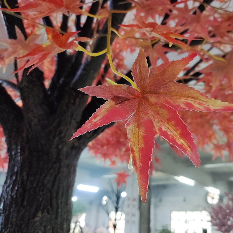 Factory direct sales of large artificial maple trees customized fiberglass simulated maple leaf tree indoor and outdoor decoration