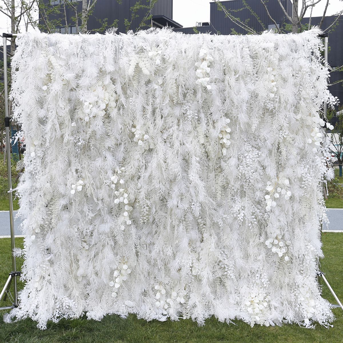 Kabut dhuwur lan kain rime ngisor simulasi kembang tembok latar mburi dekorasi wedding wedding
