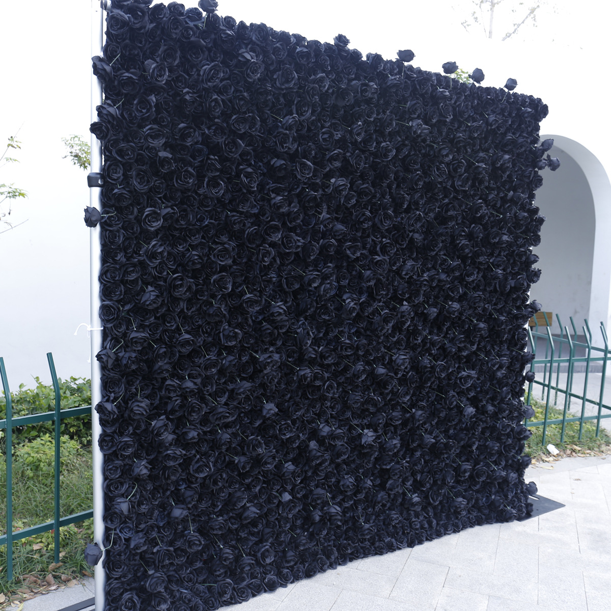 Simulimi i fundit i pëlhurës së zezë me sfond muri trëndafili peizazh aktiviteti në natyrë tredimensionale 5D me densitet të lartë