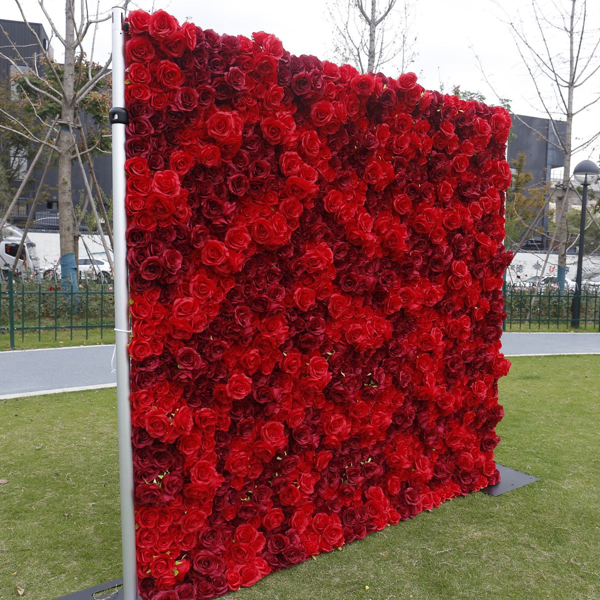 3D रातो कपडा तल सिमुलेशन फूल भित्ता पृष्ठभूमि पर्खाल, स्टोर सजावट विवाह सजावट गुलाब पर्खाल