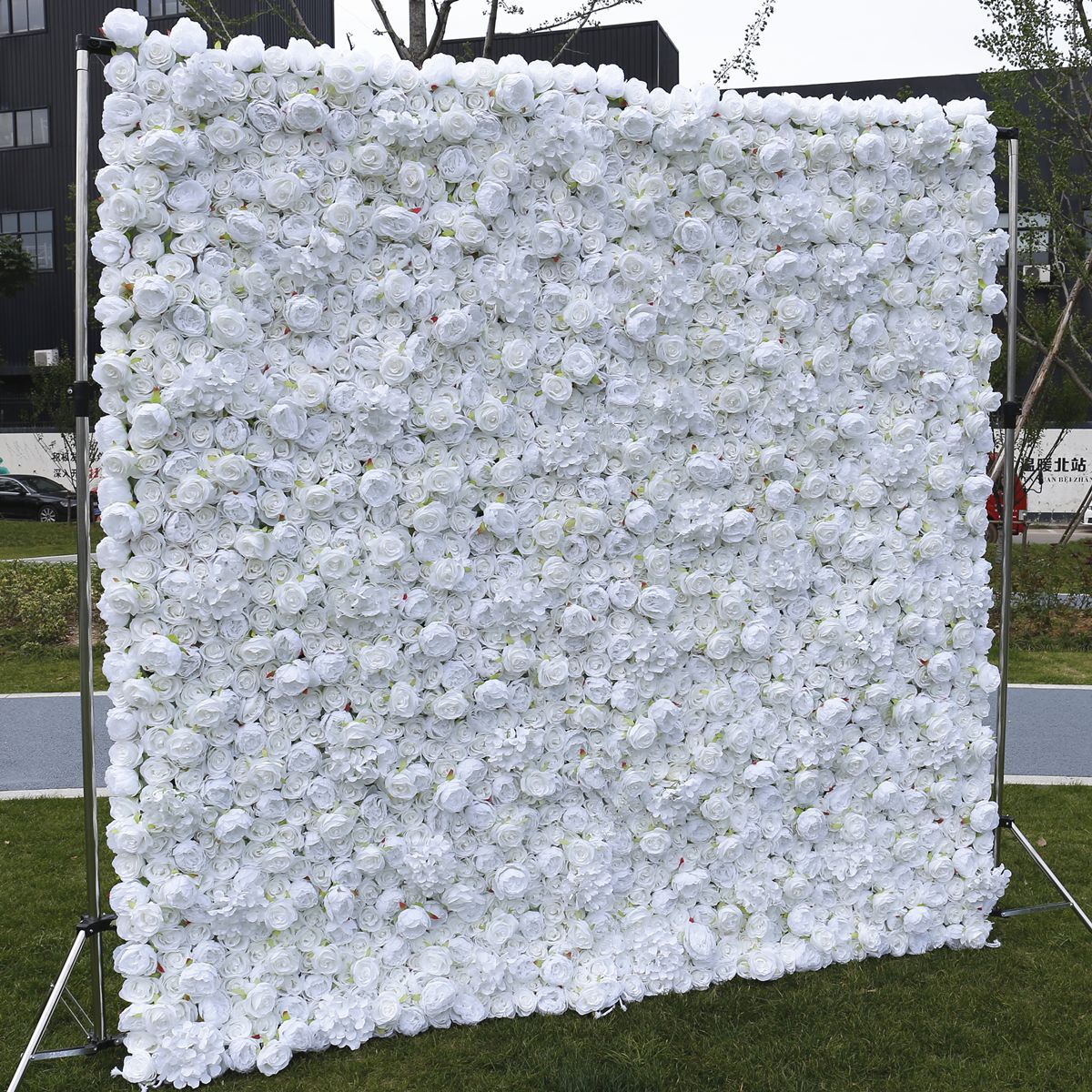 Fabrikens direktförsäljning rent vitt tyg botten simulerad blomma vägg bakgrund bröllop dekoration