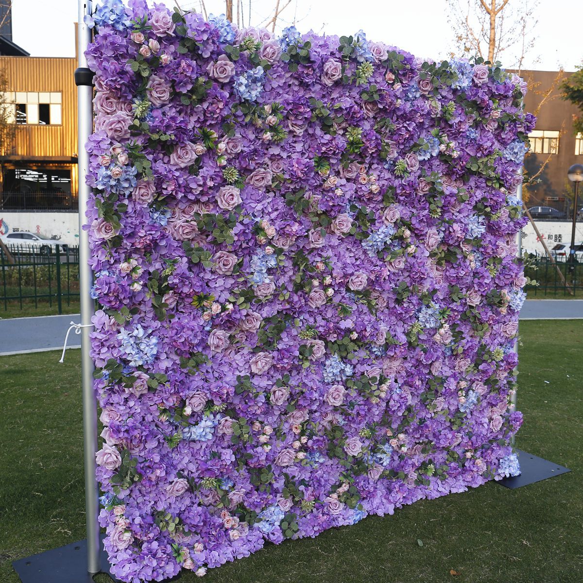 Lila Stoffboden Blumenwand simulierte Blumenhintergrundwand Hochzeitsdekoration Schaufensterdekoration