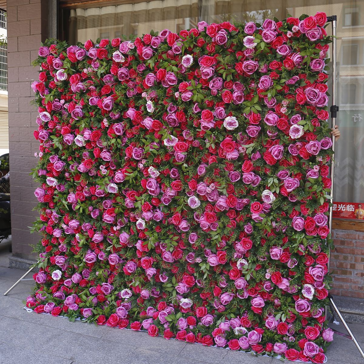 Decor de nunta de perete floral de bujor rosu artificial