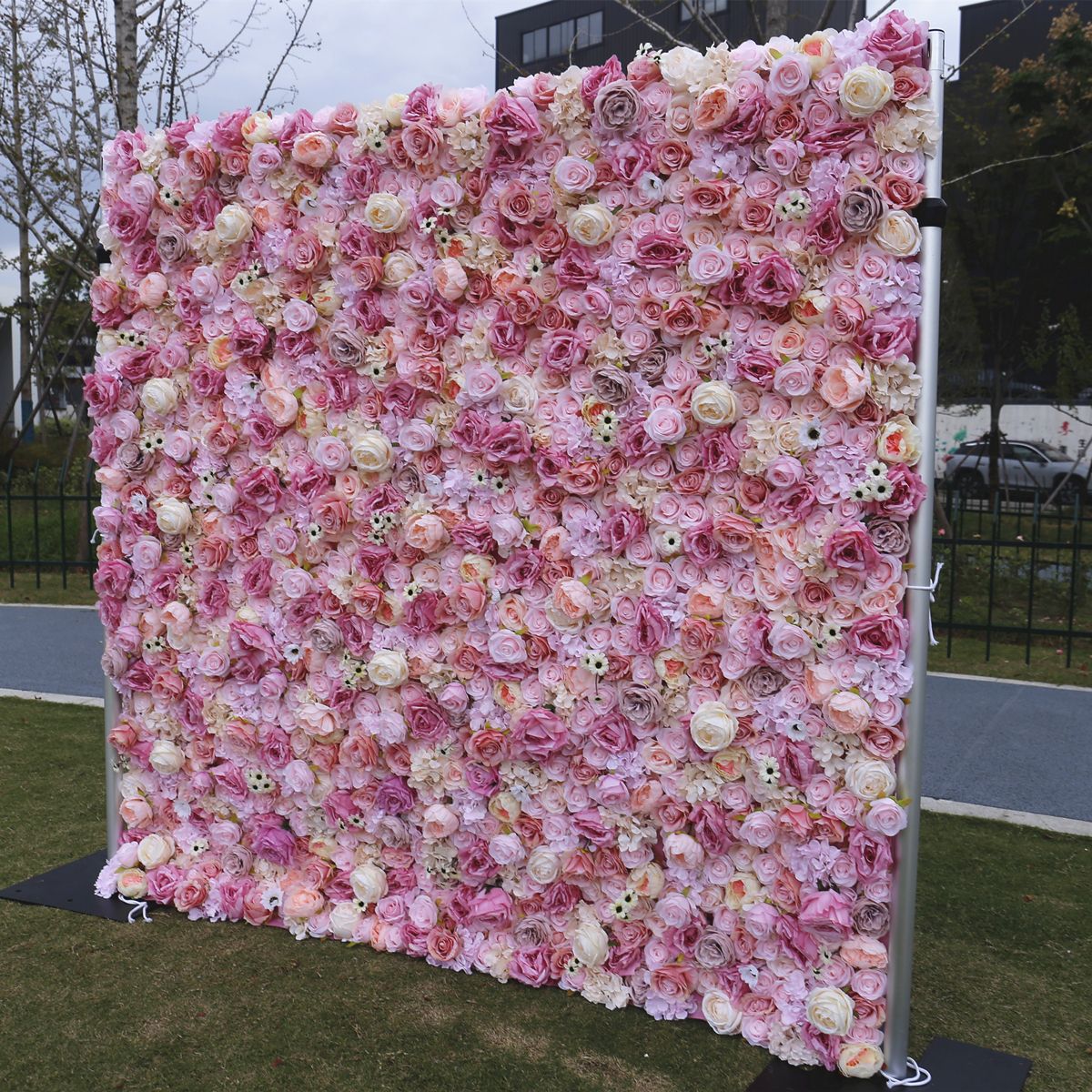 Ružičasta tkanina donji cvjetni zid pozadinski zid Vjenčanje i mreža za dekoraciju vjenčanja Crvena ruža umjetnički zid