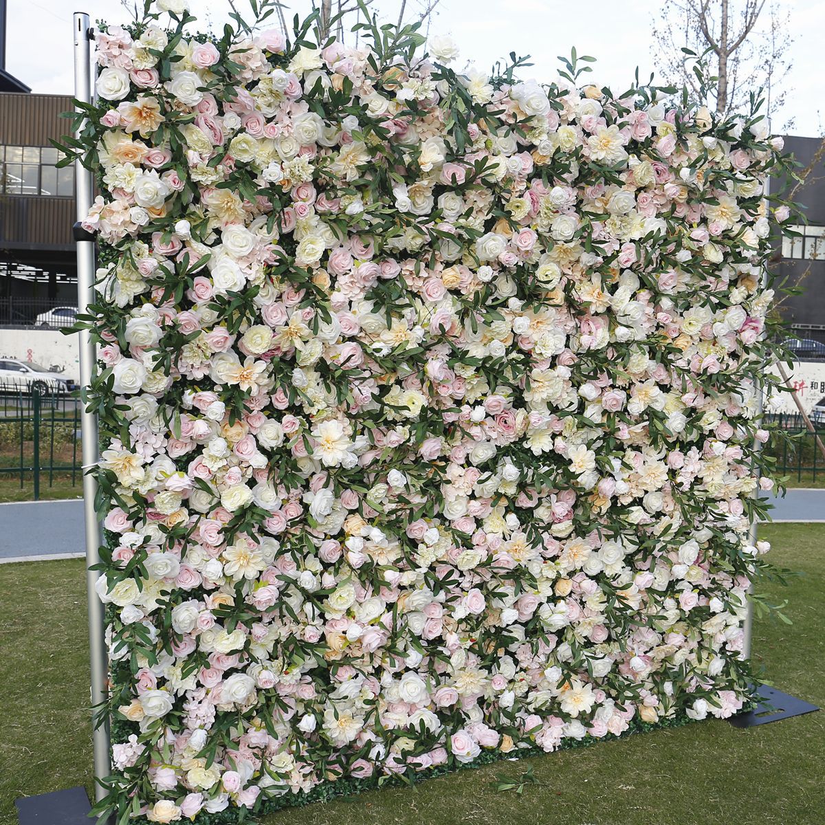 5D симулација ткаенина долен цвет ѕид позадина ѕид декорација на свадба распоред на свадбена сцена распоред на вештачко цвеќе во позадина ред од лачни цвеќиња