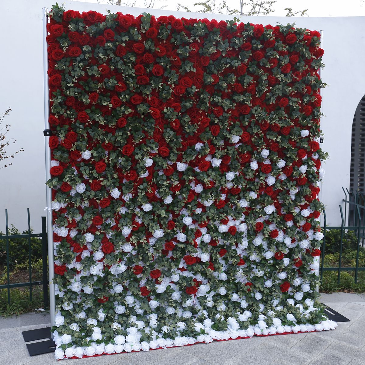 Imituota gėlių siena su audinio fono gradiento vestuvių dekoracija rožių žalia augalų sienelės augalų siena