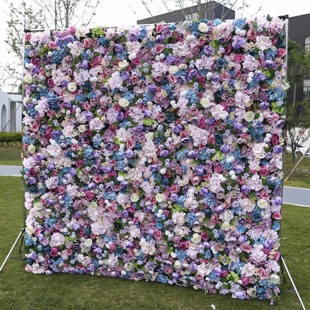 Simuleret blomstervæg med stof bund baggrundsvæg bryllup dekoration indendørs dekoration og simulerede blomster