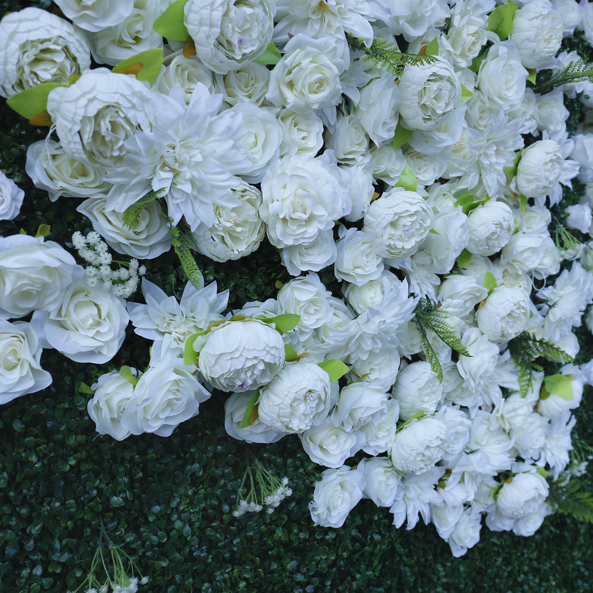 Simulierte Pflanze, grüne Pflanze, Hintergrundwand, Hochzeitsdekoration, Hochzeitsdekoration, weißer Stoffboden, Blumenwand