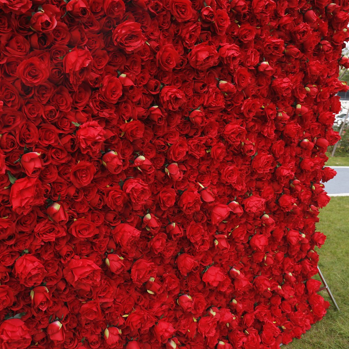 Simulirani zid od ruže na tkanini, svadbena dekoracija, crveni pozadinski zid, dekoracija prozora trgovačkog centra, biljni zid, cvjetni aranžman