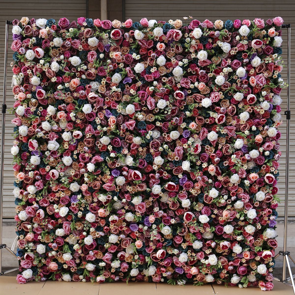 Изкуствено дъно от висококачествен плат, симулиращо стена с цветя