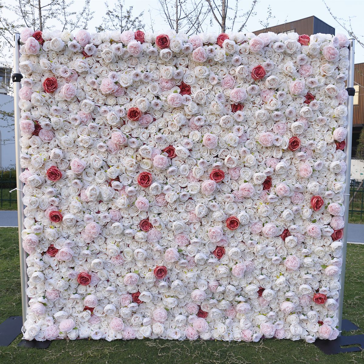  人工ピンクの布底シミュレーション花壁結婚式の装飾 