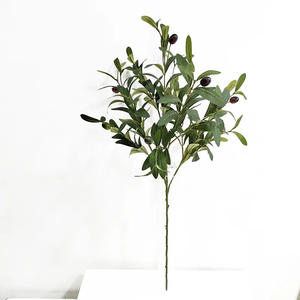 Künstlicher Baum mit Olivenzweigen für den Supermarkt