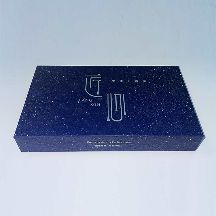 Glänzende Geschenkboxen aus Pappe mit Logo-Aufdruck