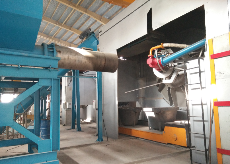 Aluminum and lead scrap metal ore automatic feeding machine for industrial smelting furnace