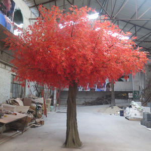 As autumn approaches, artificial maple trees become a trendy decoration