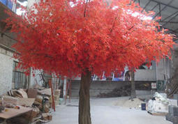 När hösten närmar sig blir konstgjorda lönnträd en trendig dekoration