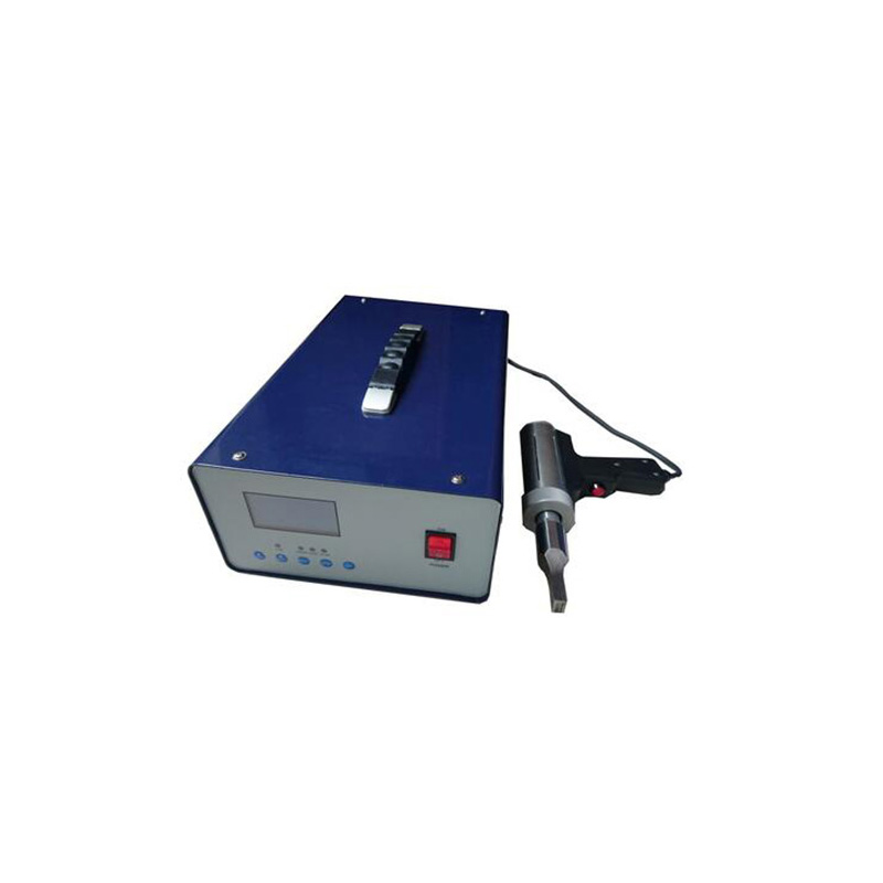 Automatic frequency tracking hand-held welding machine