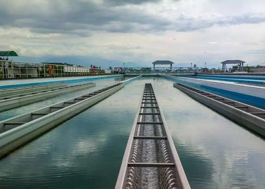 Tubulações de água desmineralizada e sistemas de aquecimento elétrico de tanques