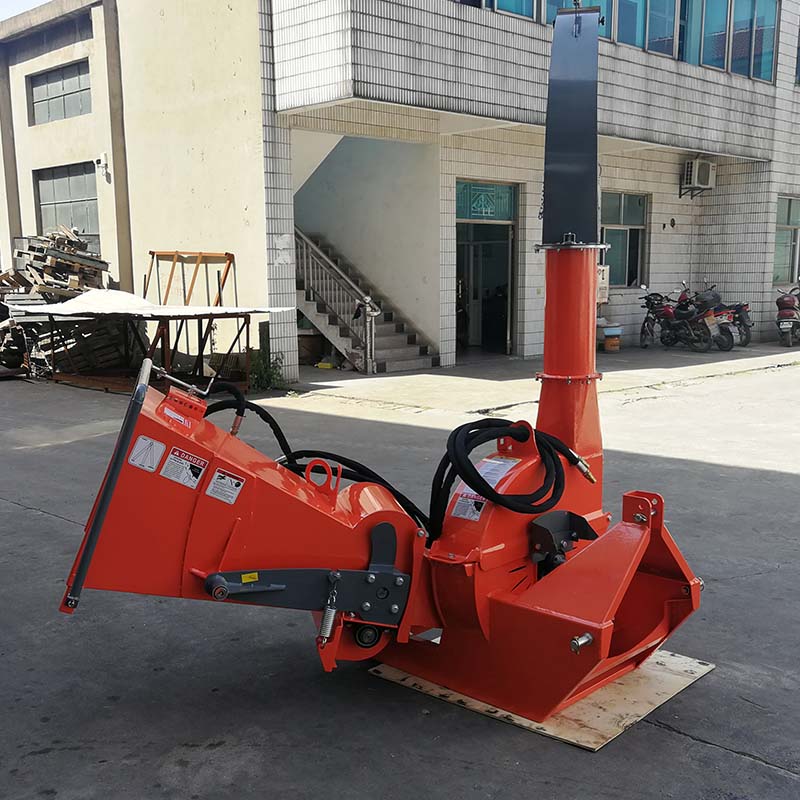 BX92R TRACTOR WOOD CHIPPER