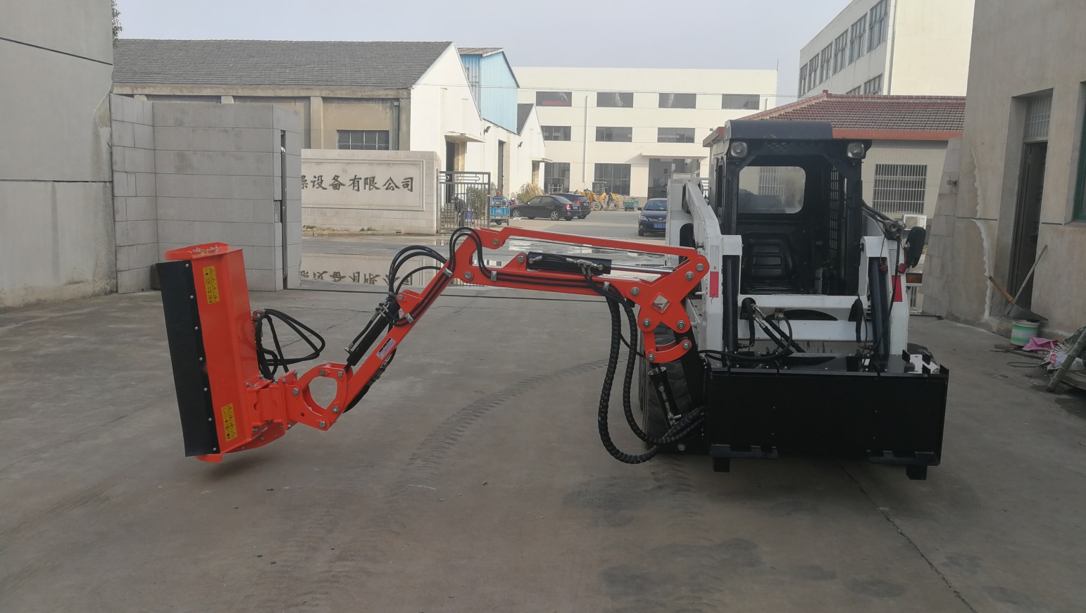 SKID STEER ROADSIDE WORKING SYSTEM