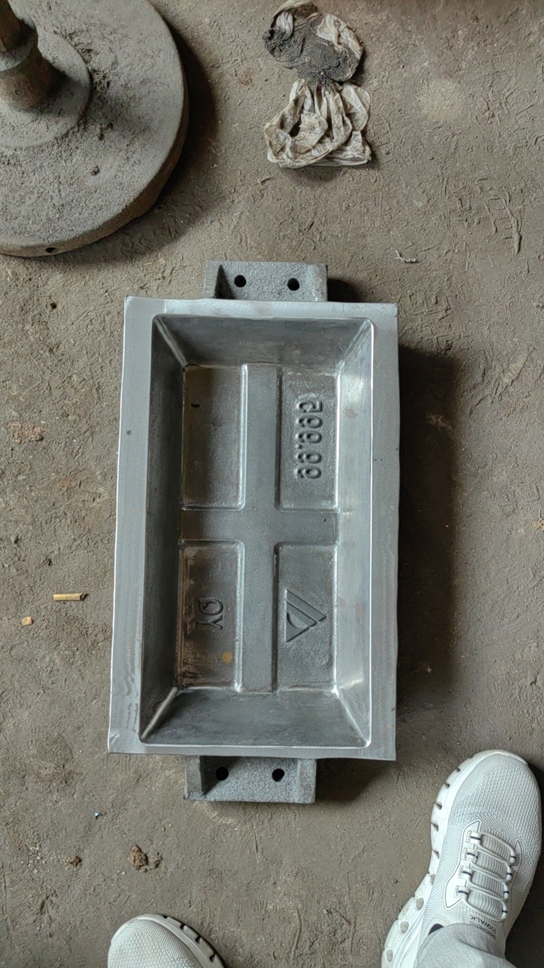 customized size high temperature nodular  cast iron materials  zinc ingot molds lead  molds